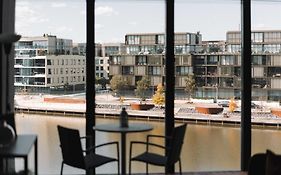 Stunning 1-Bed Above Foreshore With Water Views